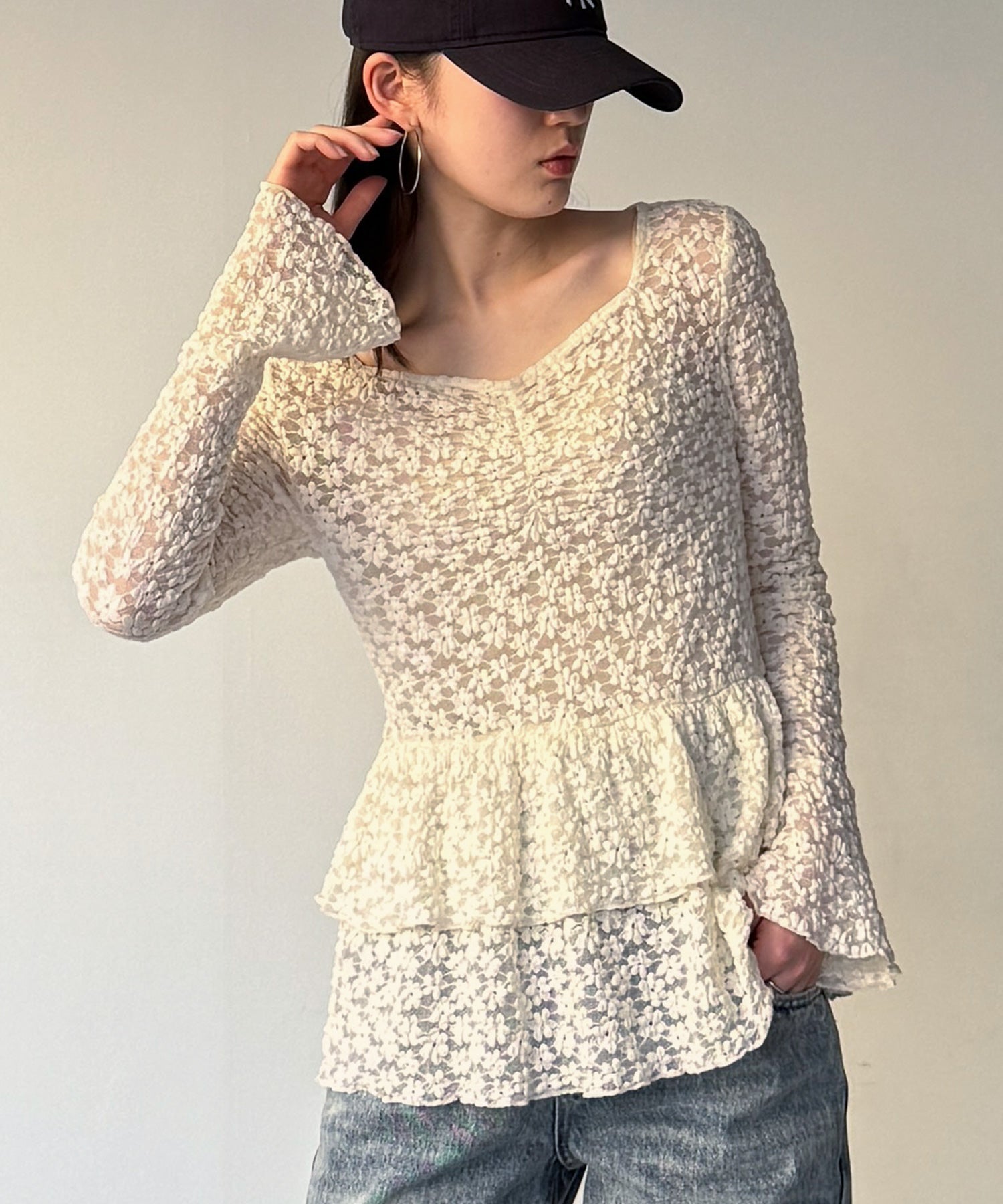 ジュノア JUNOAH カットレースペプラムトップス （アイボリー） アイボリー