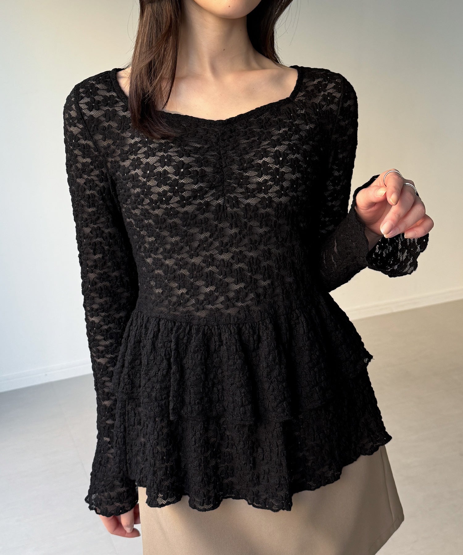 ジュノア JUNOAH カットレースペプラムトップス （ブラック） ブラック