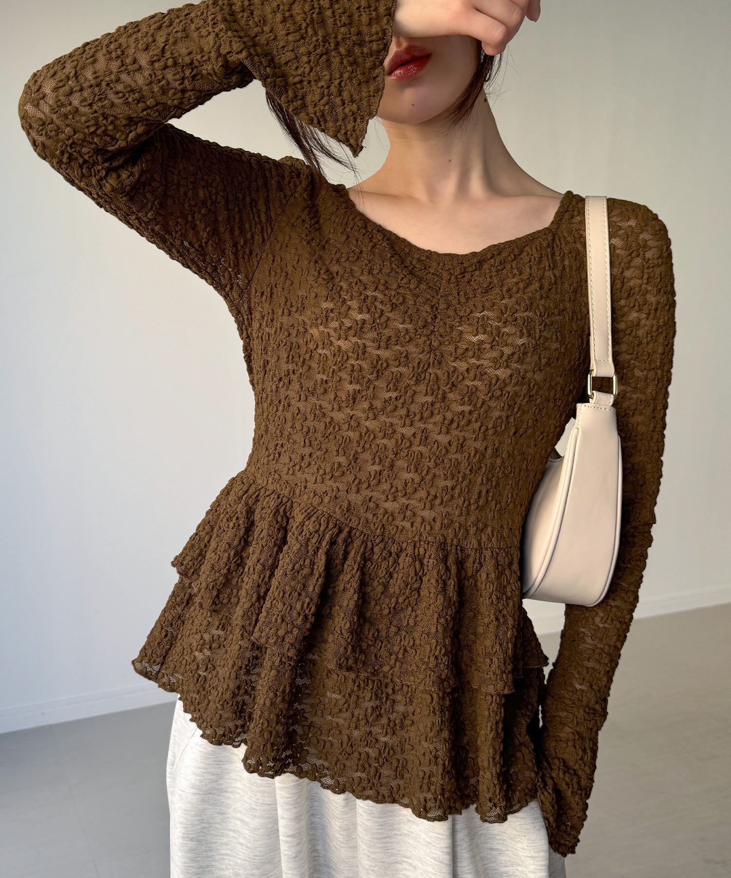 ジュノア JUNOAH カットレースペプラムトップス （ブラウン） ブラウン