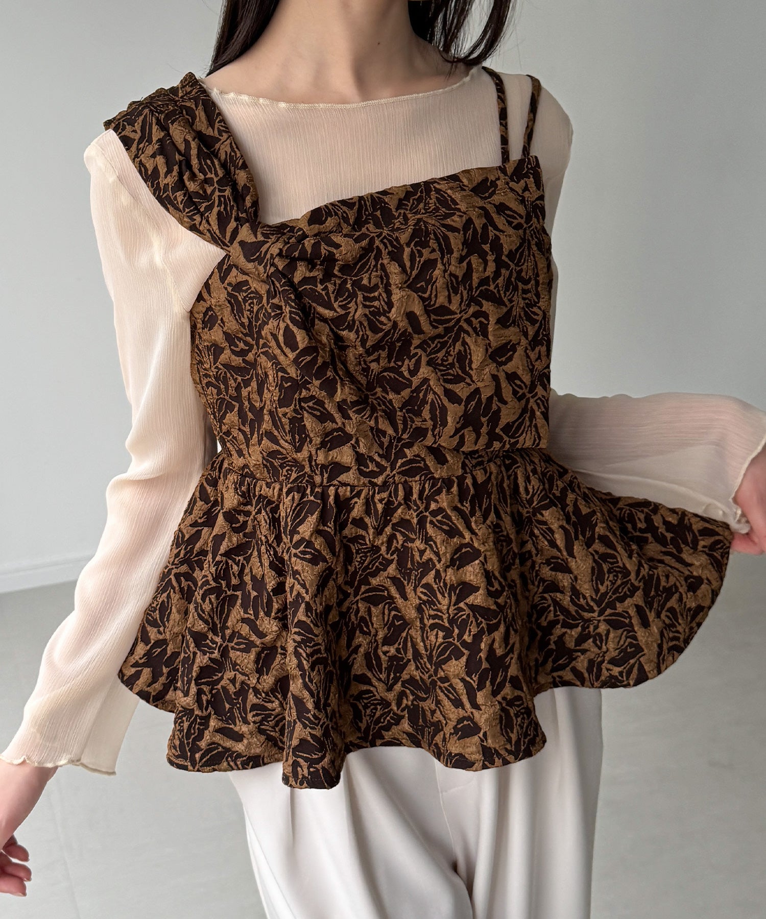 ジュノア JUNOAH ビッグリボンジャガードキャミソール （ブラウン） ブラウン