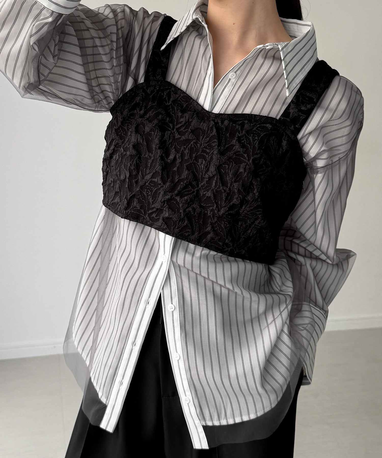 ジュノア JUNOAH チュールレイヤードストライプシャツ （グレー） グレー