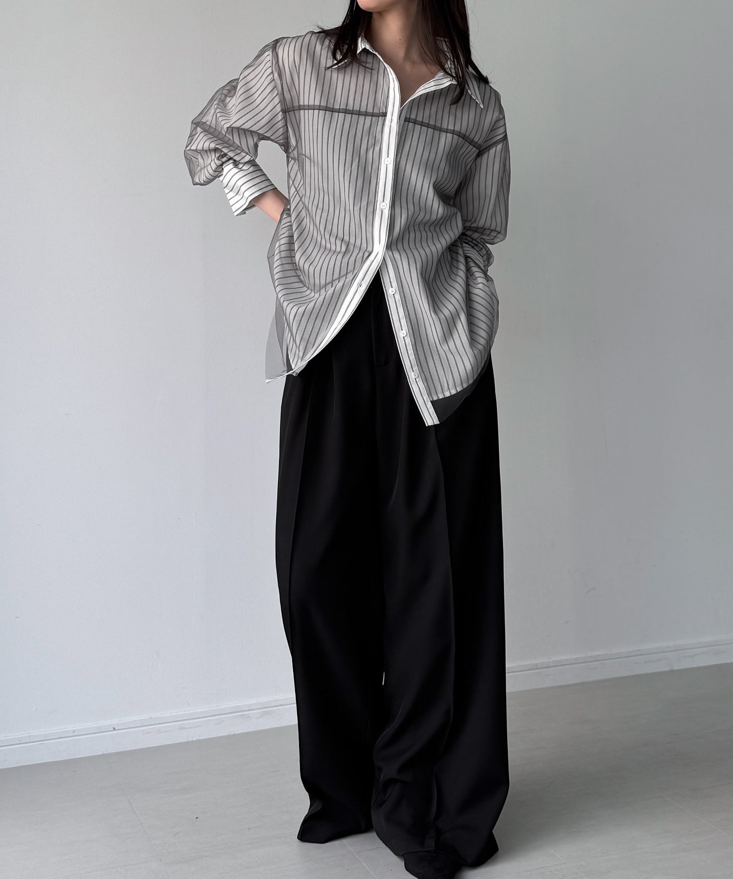 ジュノア JUNOAH チュールレイヤードストライプシャツ （グレー） グレー