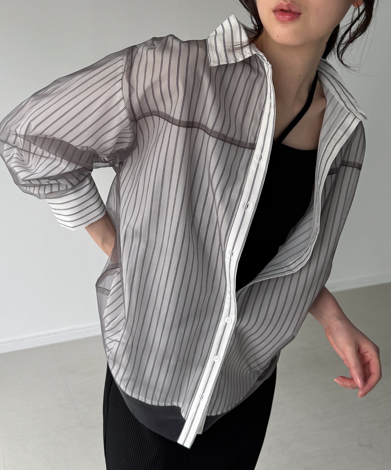 ジュノア JUNOAH チュールレイヤードストライプシャツ （グレー） グレー