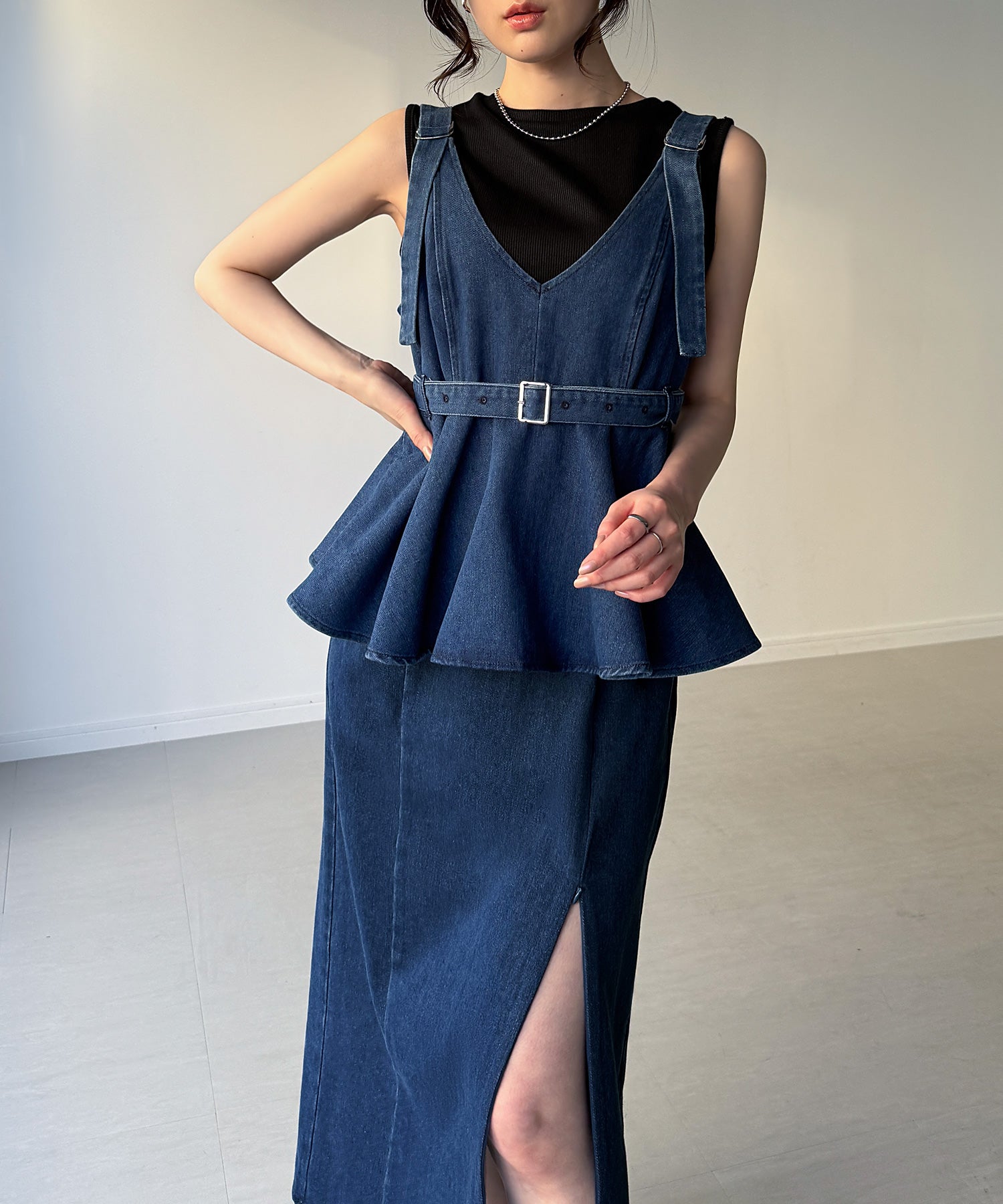 ジュノア JUNOAH デニムVネックペプラムキャミワンピース （ブルー） ブルー