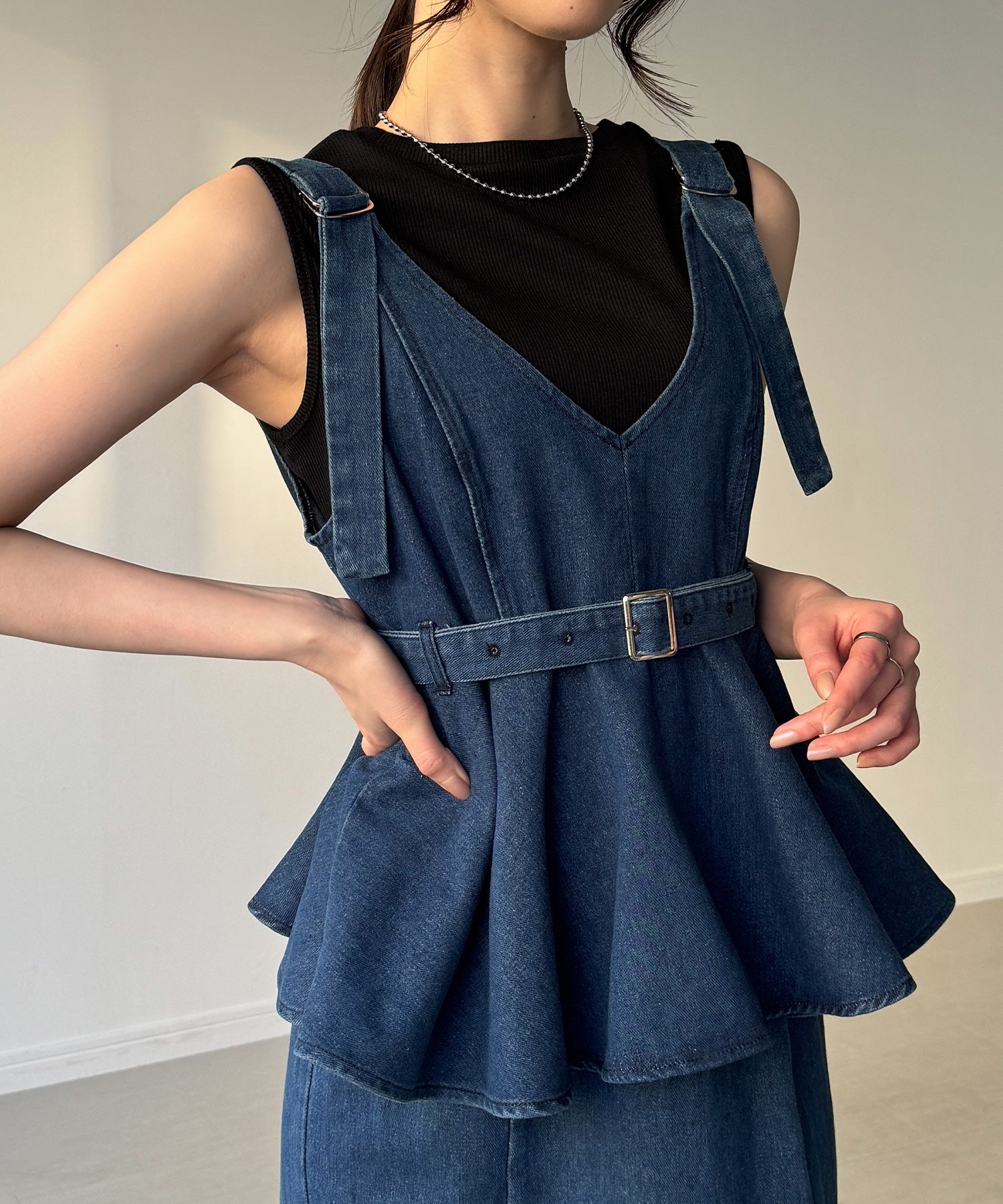 ジュノア JUNOAH デニムVネックペプラムキャミワンピース （ブルー） ブルー