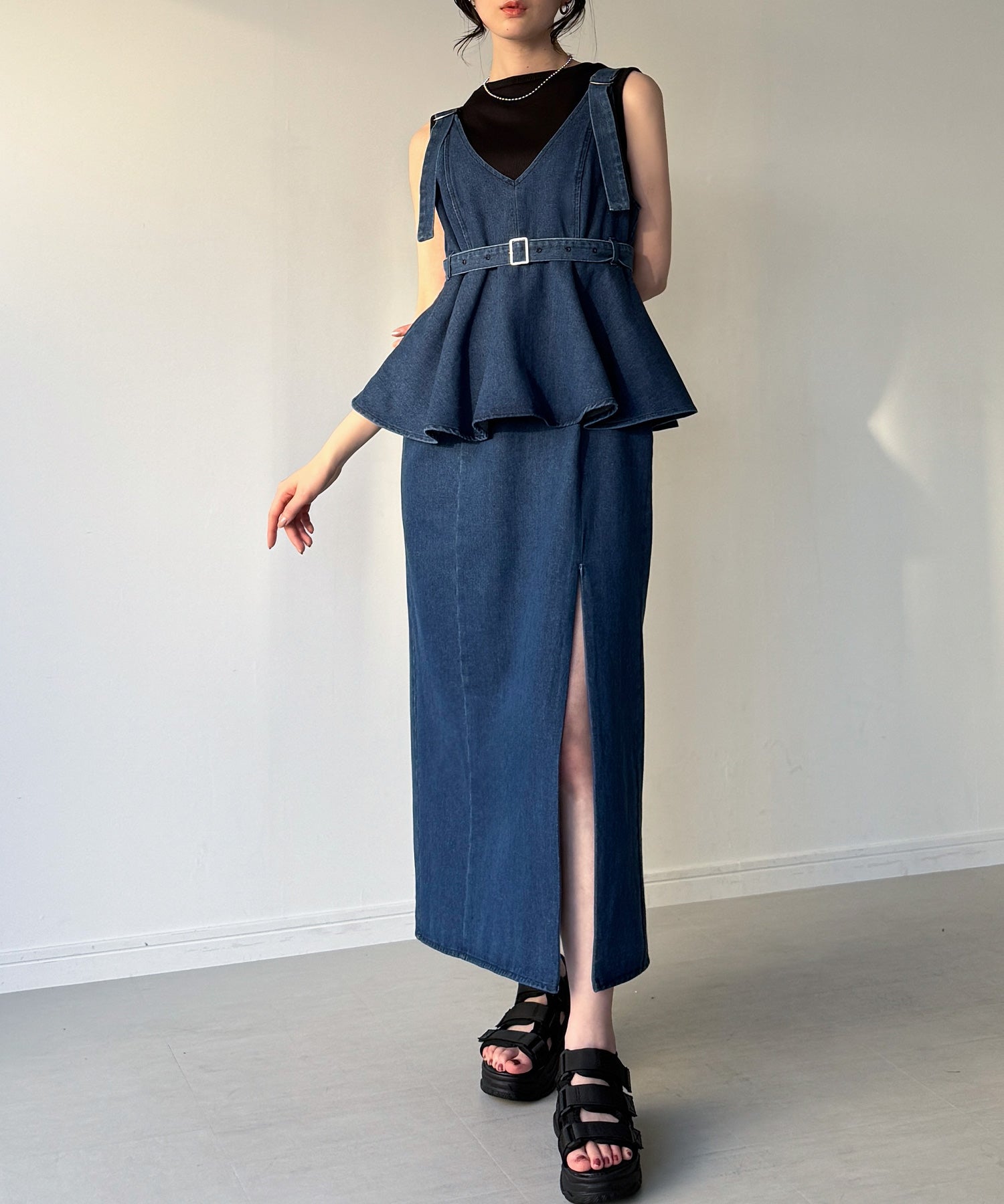 ジュノア JUNOAH デニムVネックペプラムキャミワンピース （ブルー） ブルー