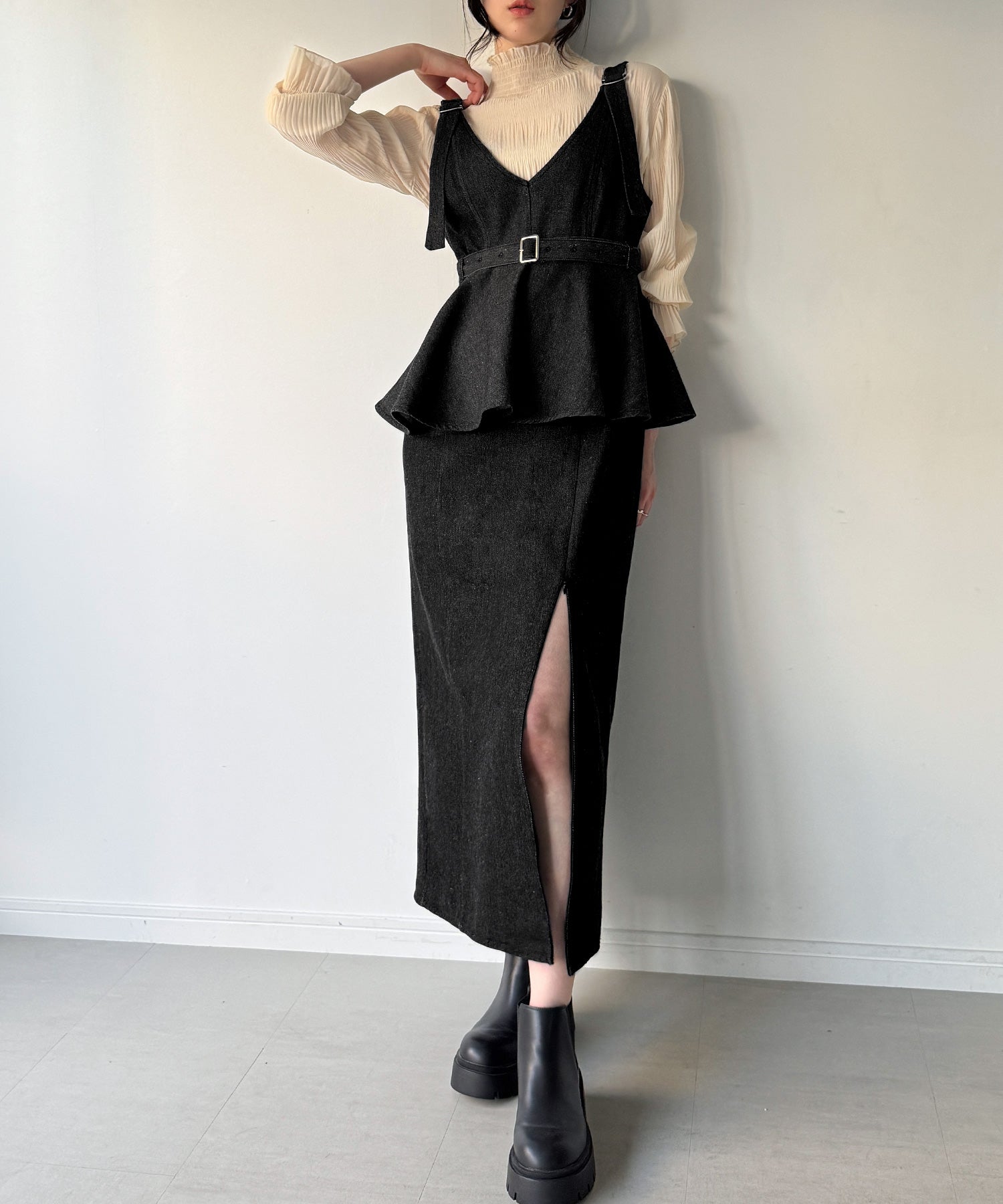 ジュノア JUNOAH デニムVネックペプラムキャミワンピース （ブラック） ブラック