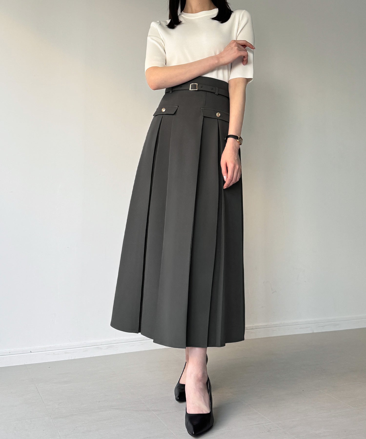 ジュノア JUNOAH ベルト付きボックスプリーツミディスカート （チャコール） チャコール