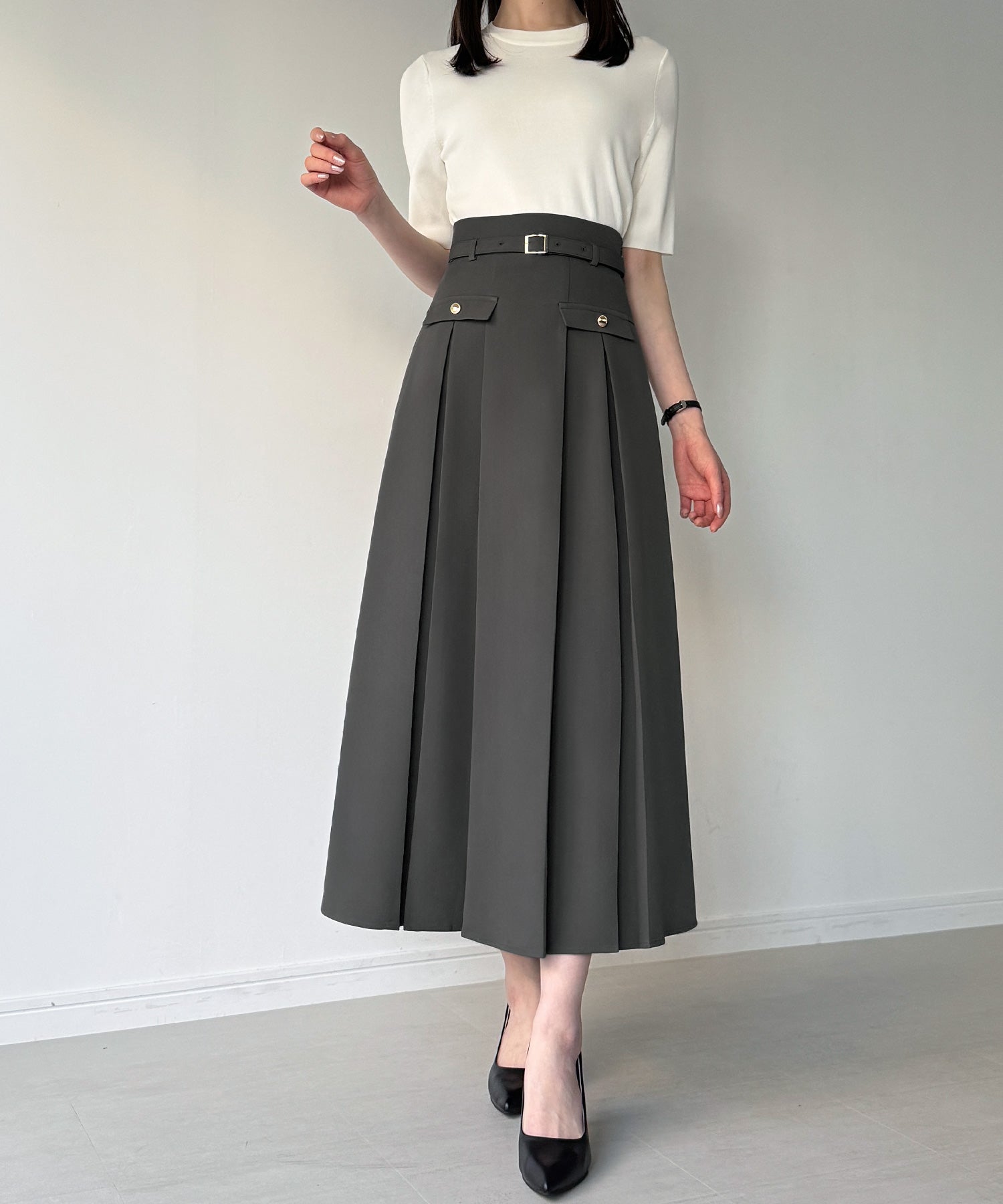 ジュノア JUNOAH ベルト付きボックスプリーツミディスカート （チャコール） チャコール