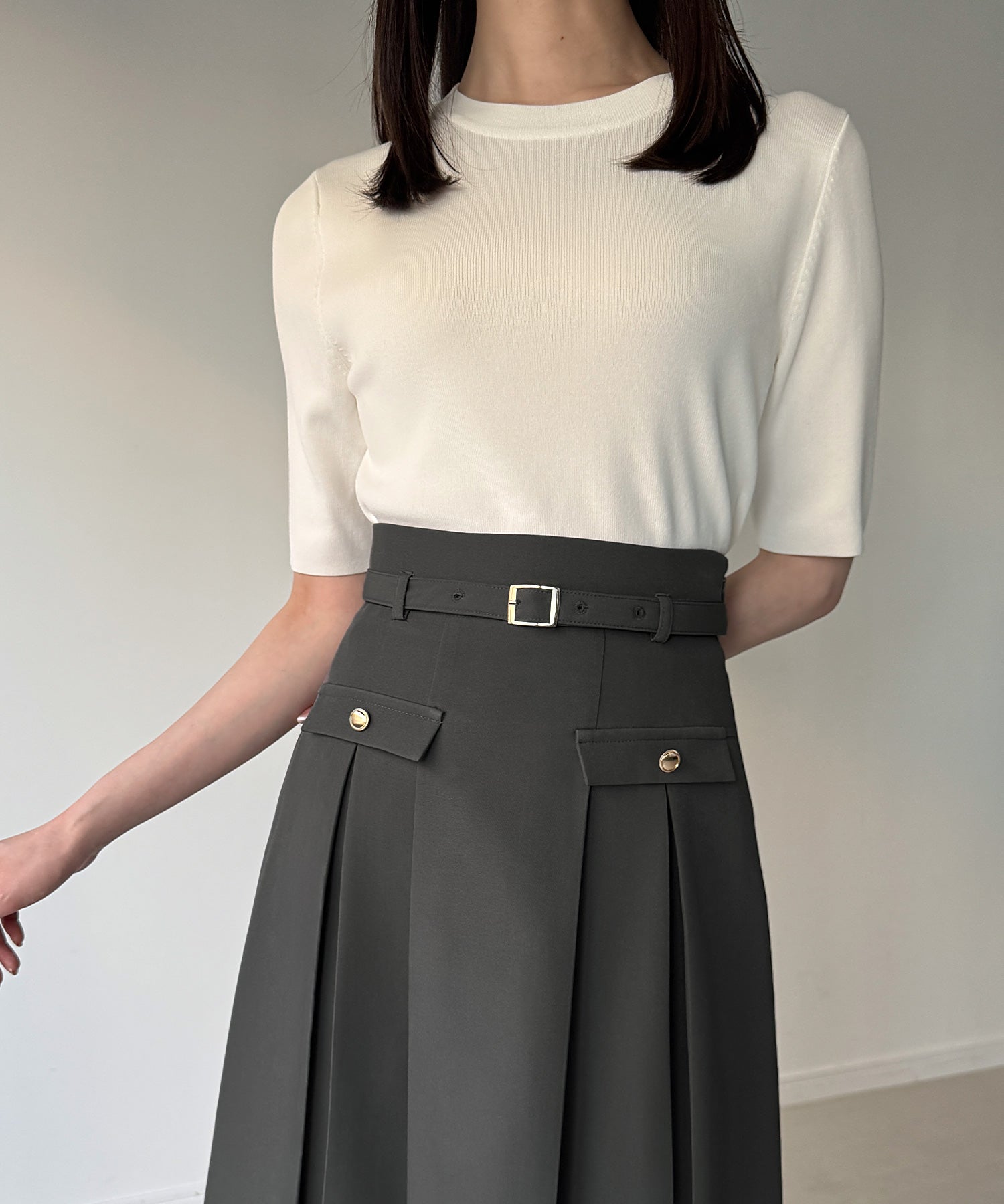 ジュノア JUNOAH ベルト付きボックスプリーツミディスカート （チャコール） チャコール