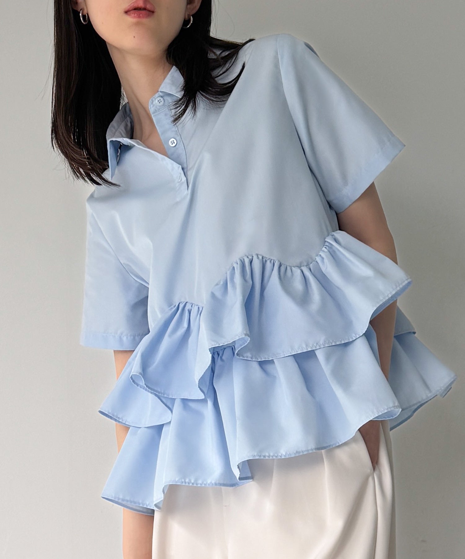 ジュノア JUNOAH フリルヘム半袖シャツ （ライトブルー） ライトブルー
