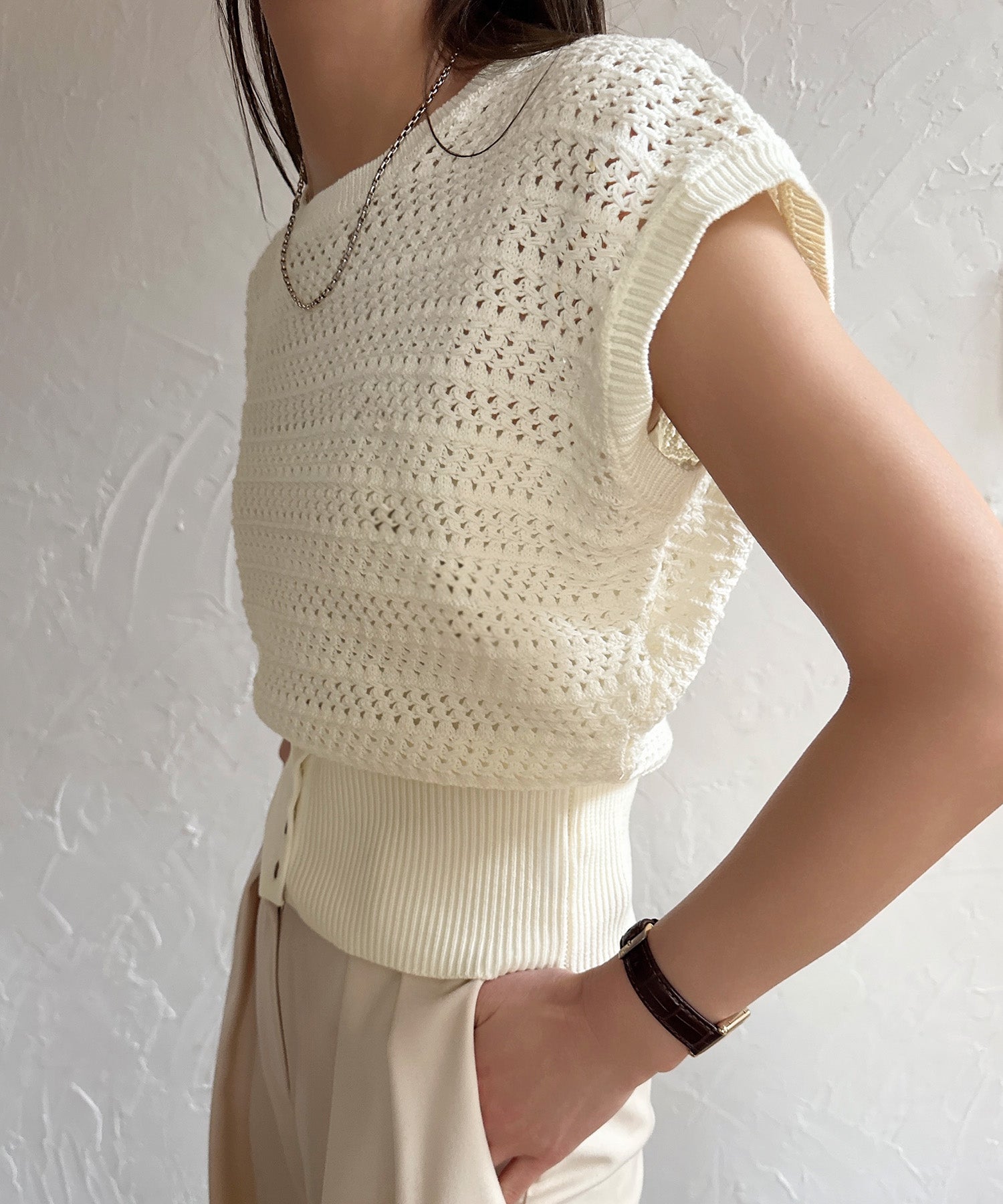 ジュノア JUNOAH 透かし編みウエストシェイプニットトップス （アイボリー） アイボリー