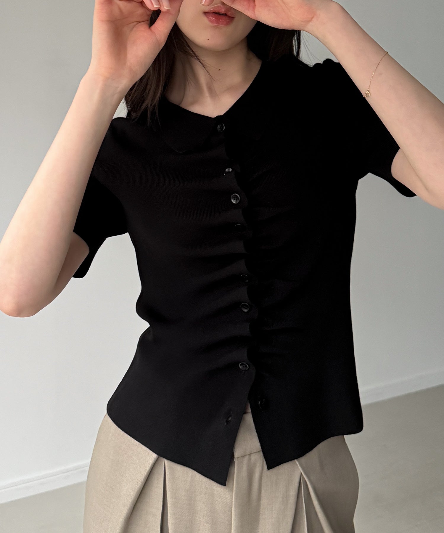 ジュノア JUNOAH フロントギャザーポロ襟ニットトップス （ブラック） ブラック