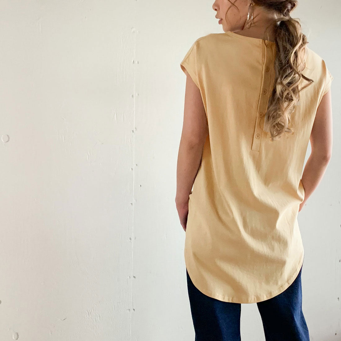 ジュノア JUNOAH バックボタンチュニックカットソー （ベージュ） ベージュ