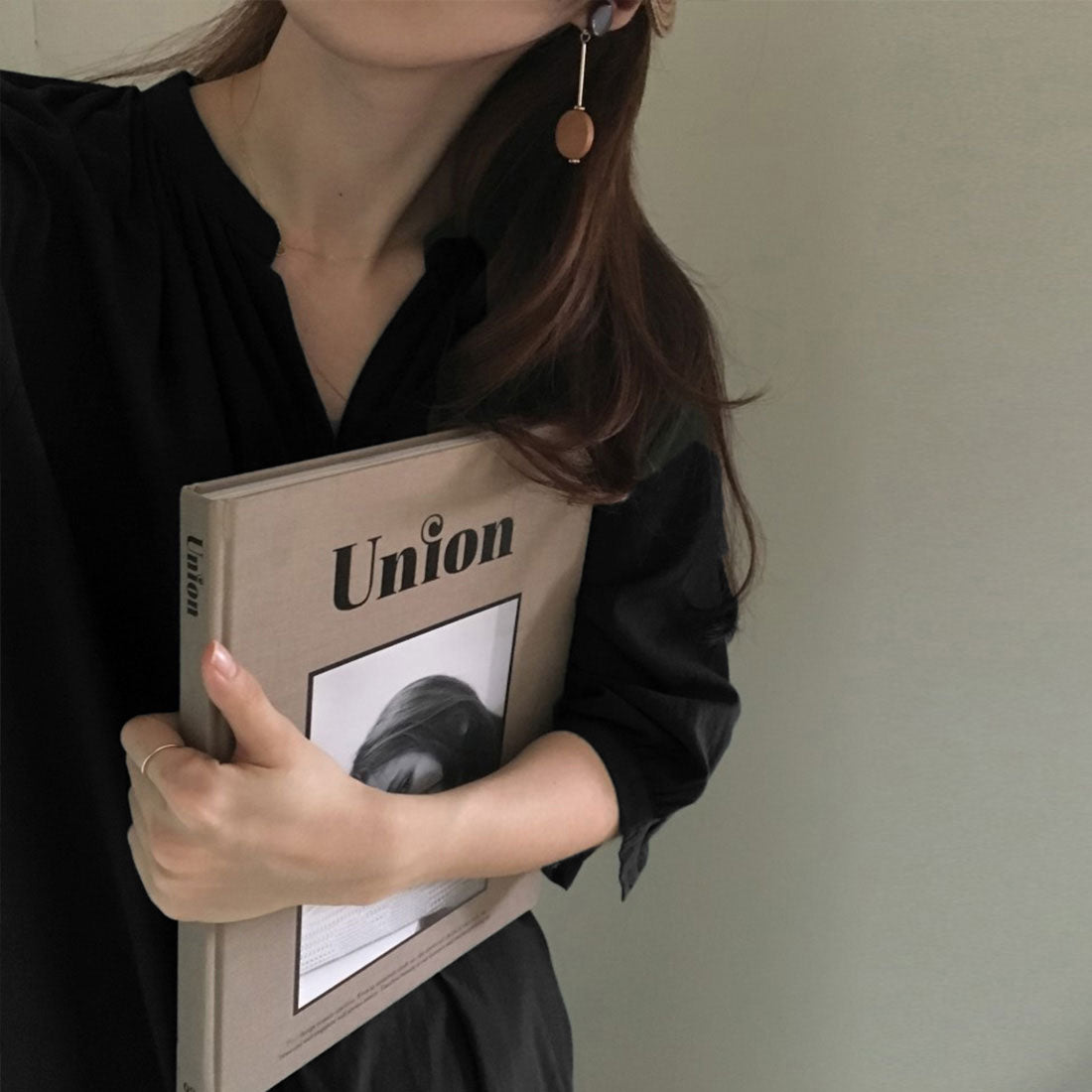 ジュノア JUNOAH スタンドカラーマキシ丈シャツワンピース 韓国ファッション （ブラック） ブラック