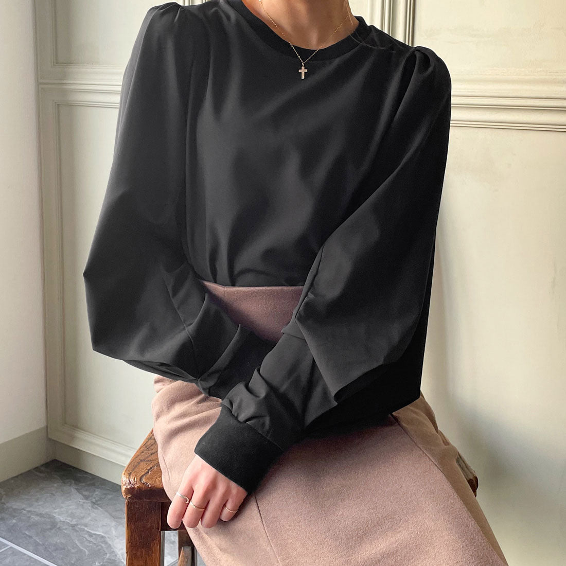 ジュノア JUNOAH パフスリーブボリューム長袖ブラウス （ブラック） ブラック