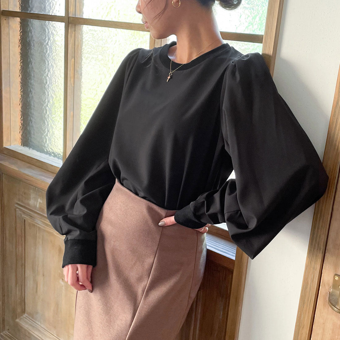 ジュノア JUNOAH パフスリーブボリューム長袖ブラウス （ブラック） ブラック