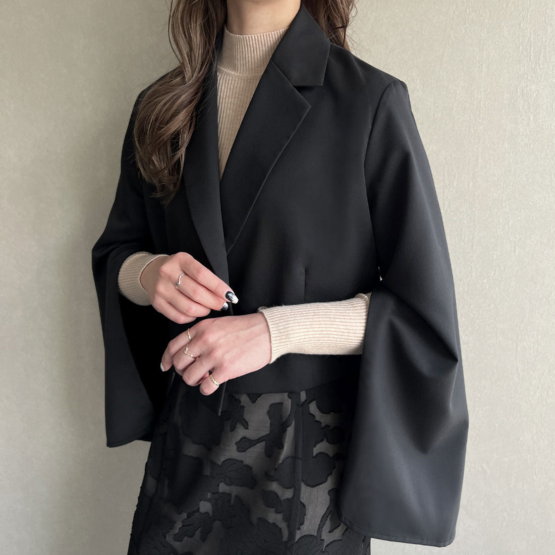Junoah JUNOAH 2way slit sleeve short tailored jacket