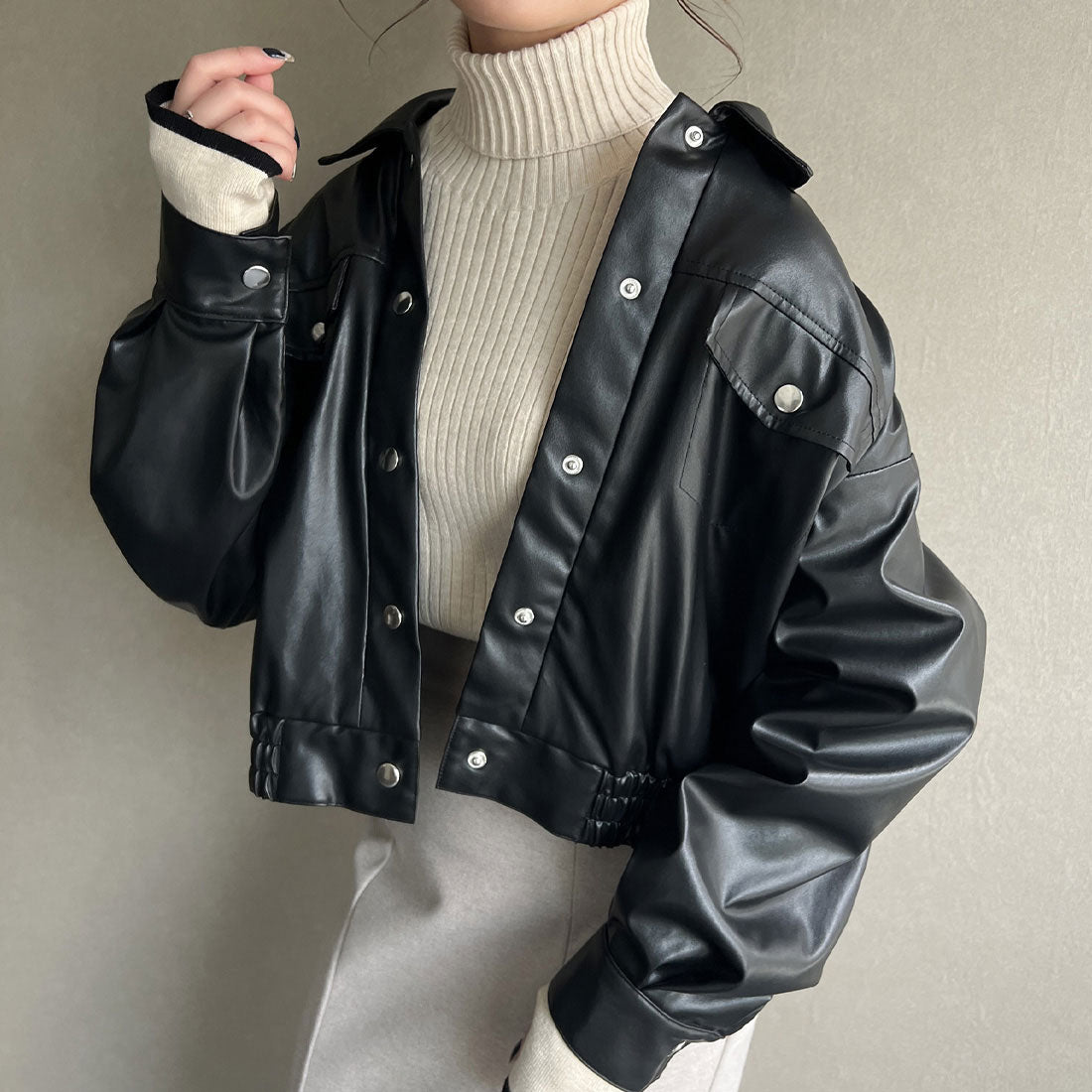 ジュノア JUNOAH フェイクレザーショートブルゾン,ブラック