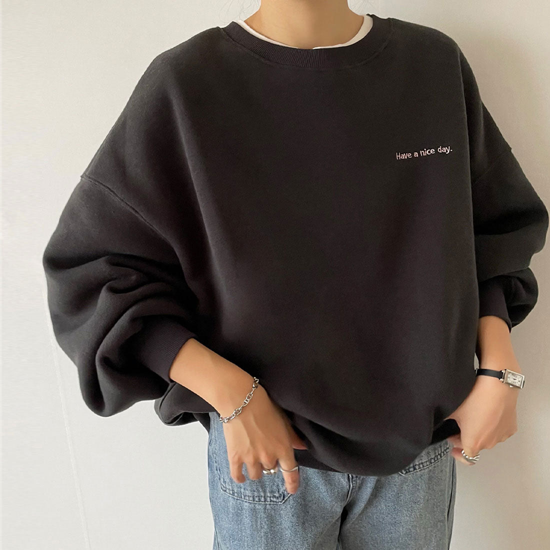 ジュノア JUNOAH ミニロゴ刺繍オーバーサイズスウェット,チャコール