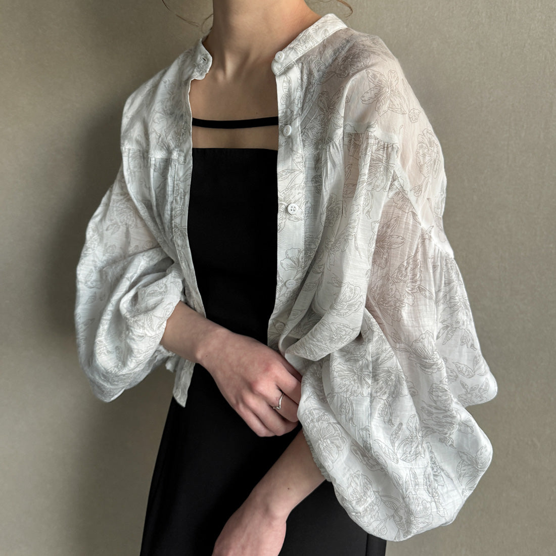 ジュノア JUNOAH シアー花柄ギャザーショートシャツ,ホワイト