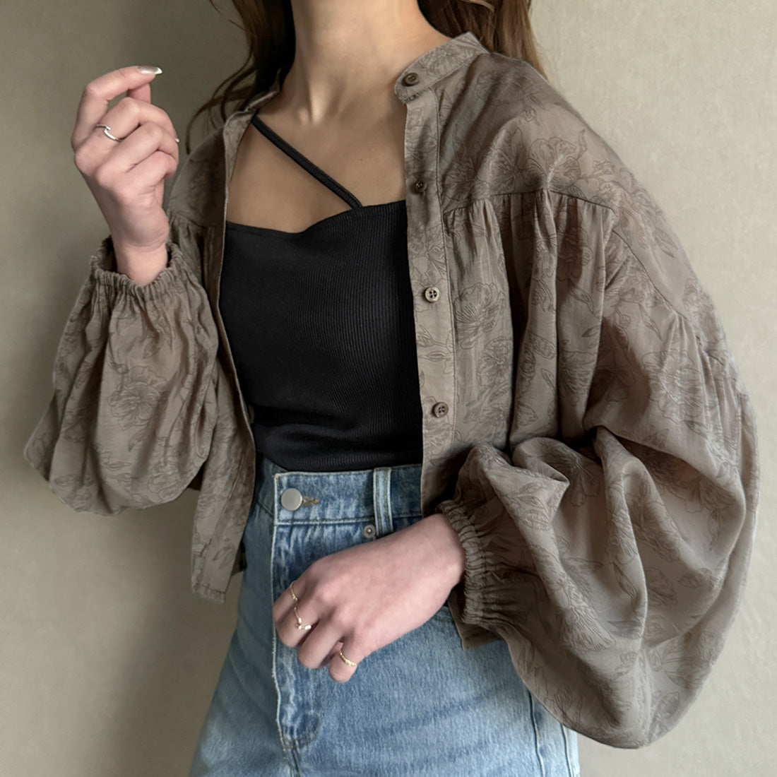 ジュノア JUNOAH シアー花柄ギャザーショートシャツ,グレージュ