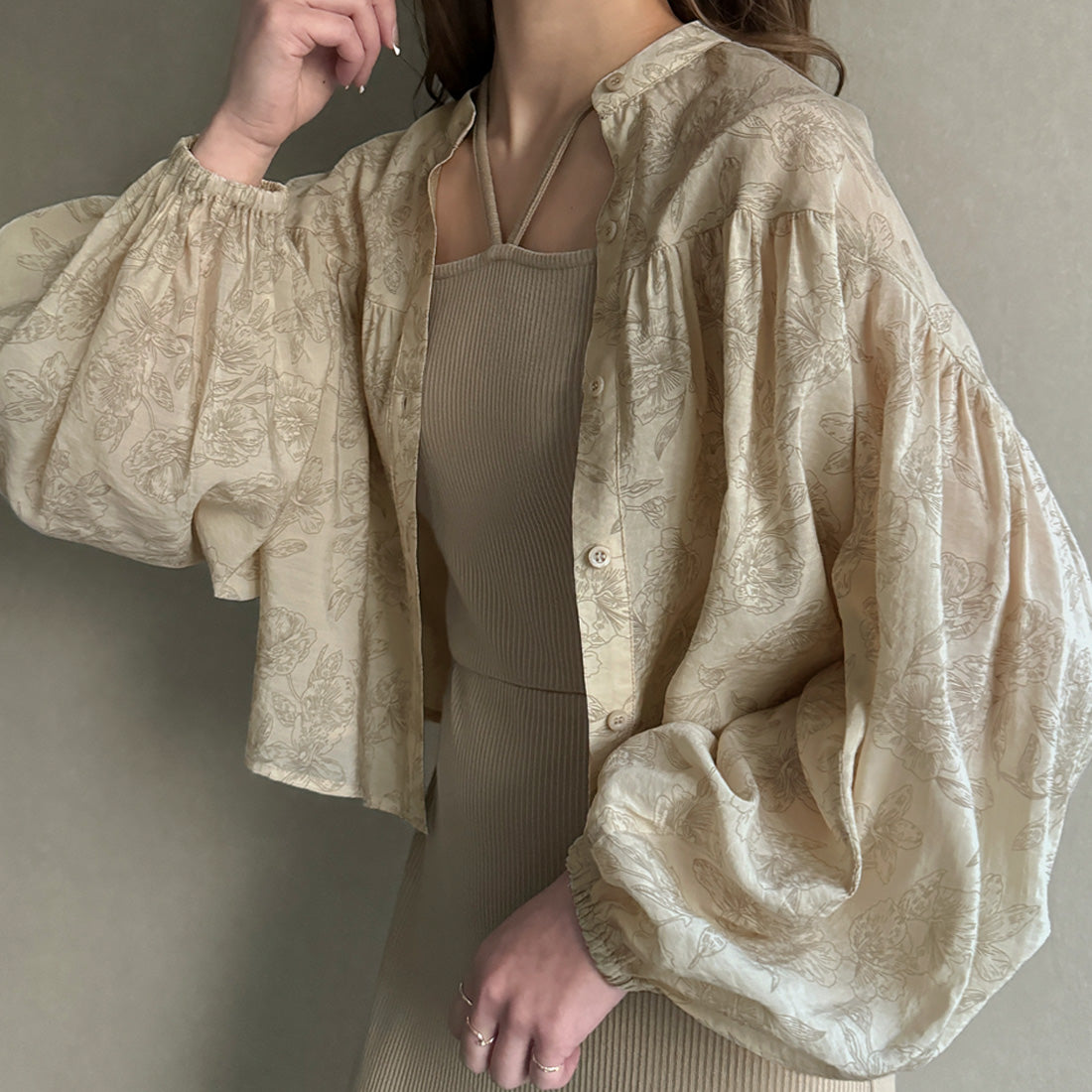 ジュノア JUNOAH シアー花柄ギャザーショートシャツ,クリーム