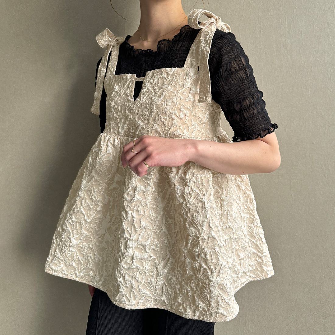 Junoah Junoah肩部絲帶Jacquard Camisole Baji Che