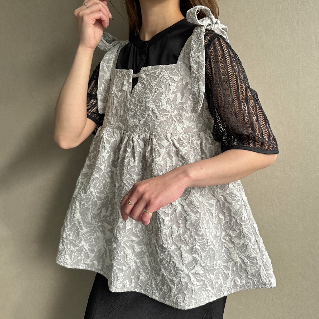 Junoah Junoah肩部絲帶Jacquard Camisole Baji Che