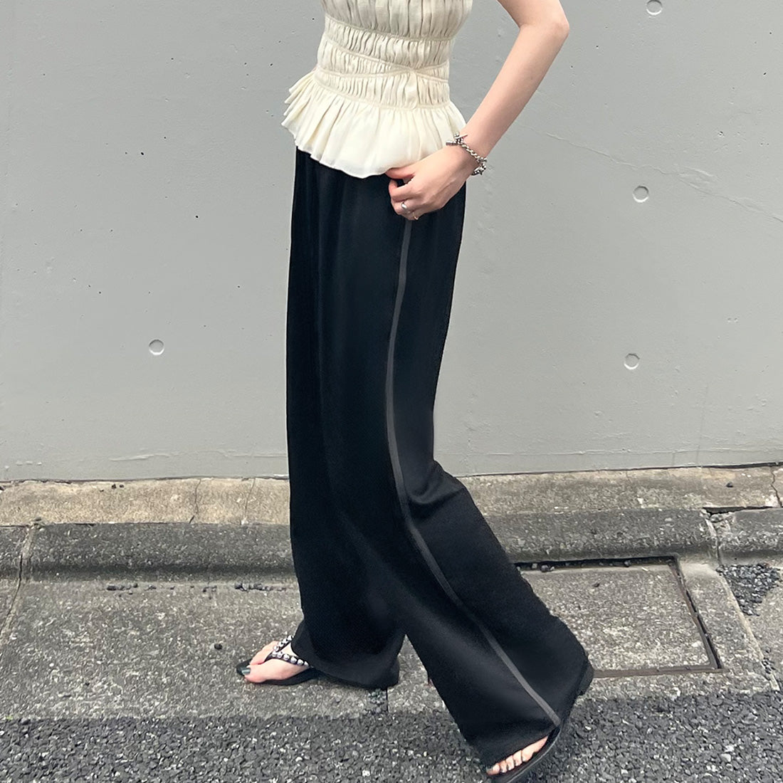 ジュノア JUNOAH サイドラインセンタープレスパンツ,ブラック