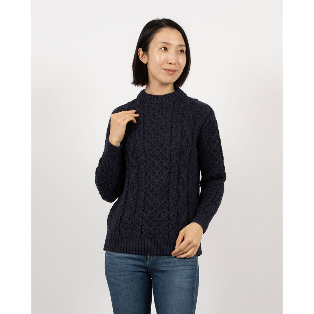 ケリーウーレンミルズ Kerry Woollen Mills KW018-003 Aran Cable_Crew Neck LITE,NAVY
