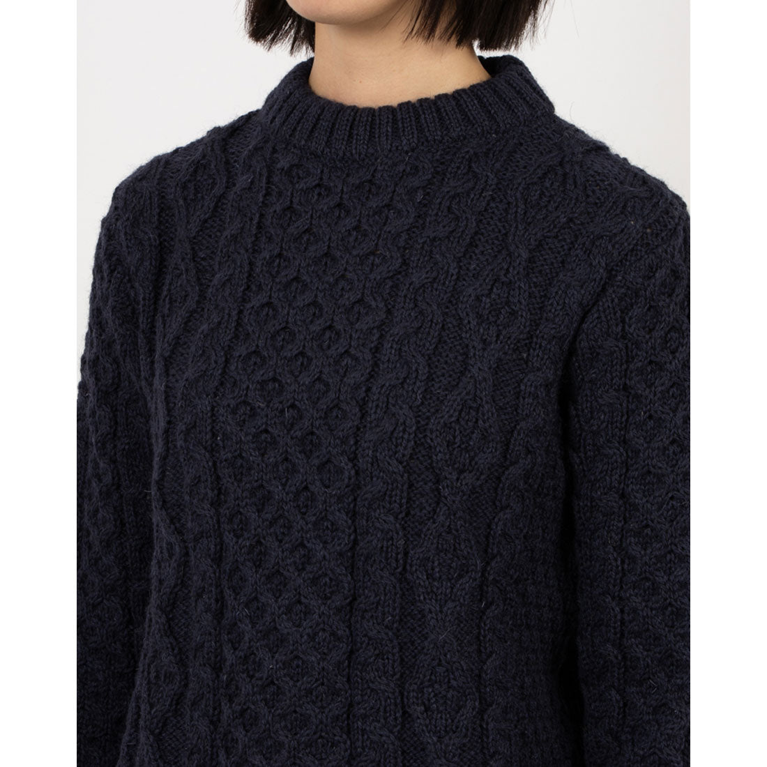 ケリーウーレンミルズ Kerry Woollen Mills KW018-003 Aran Cable_Crew Neck LITE