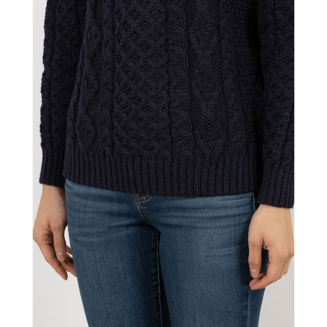 ケリーウーレンミルズ Kerry Woollen Mills KW018-003 Aran Cable_Crew Neck LITE