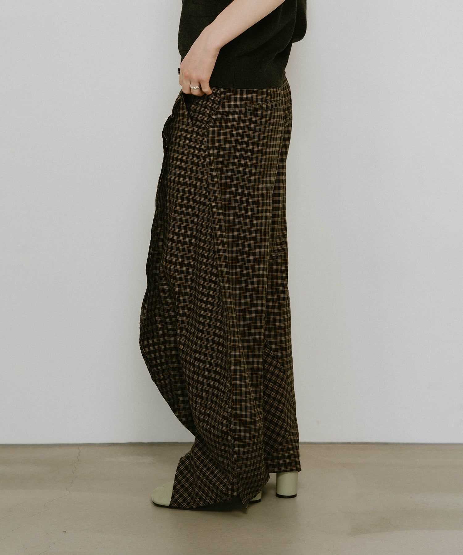 クヌースマーフ Knuth Marf slit deformed pant （ブラック系その他2） ブラック系その他2