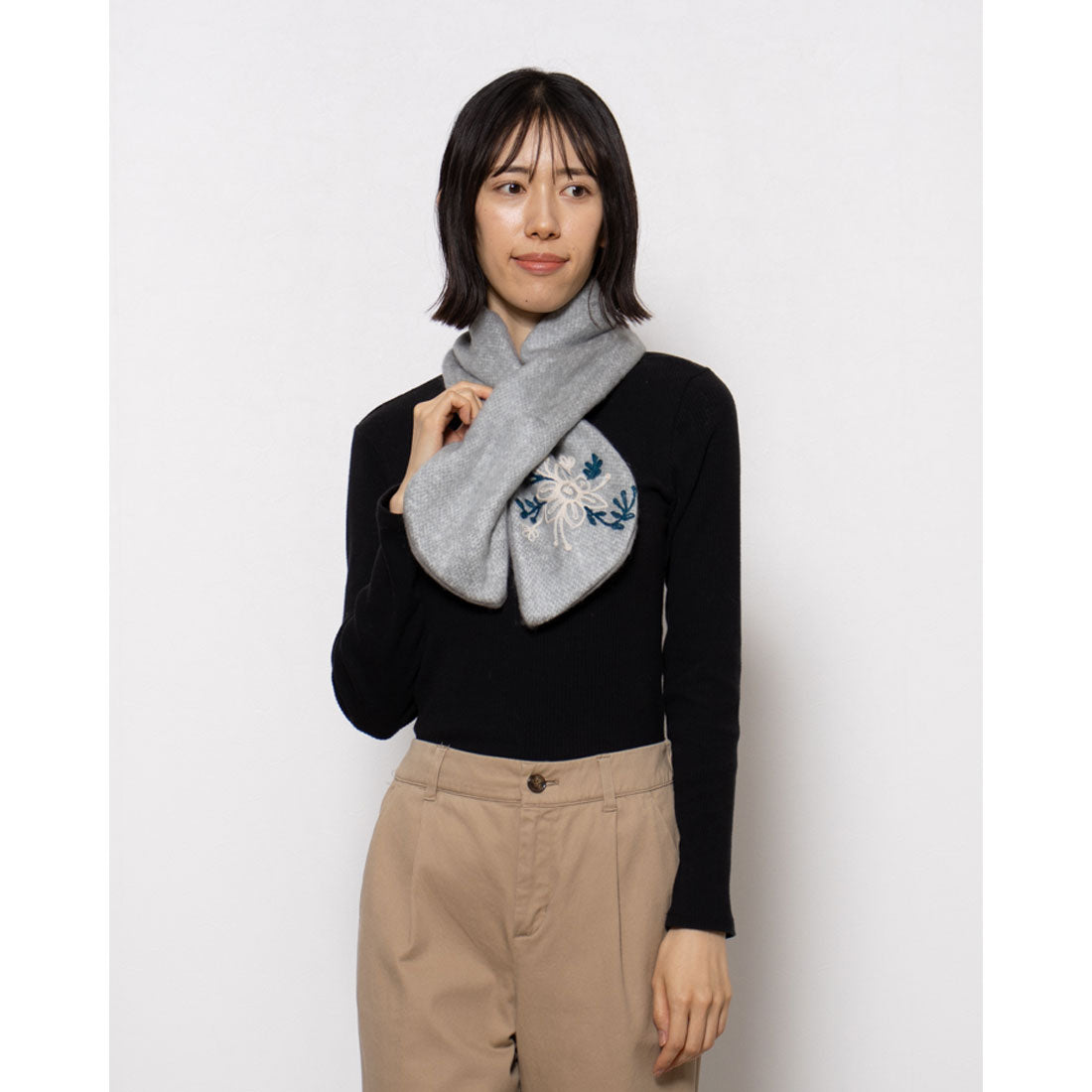 カンカン KANKAN 花柄刺繍入りミニショール,グレー