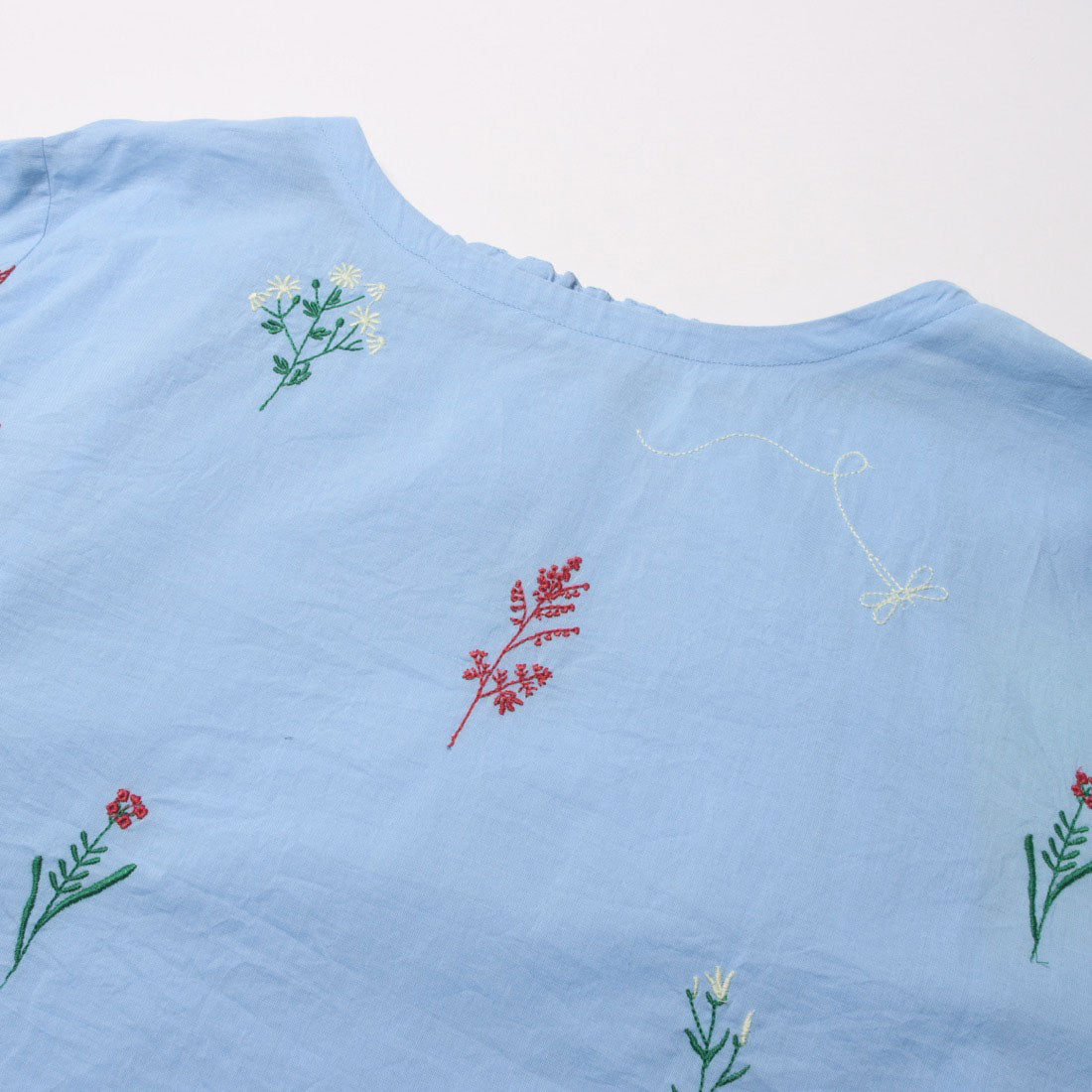 カンカン KANKAN 花トンボ刺繍コットンブラウス （ブルー） ブルー