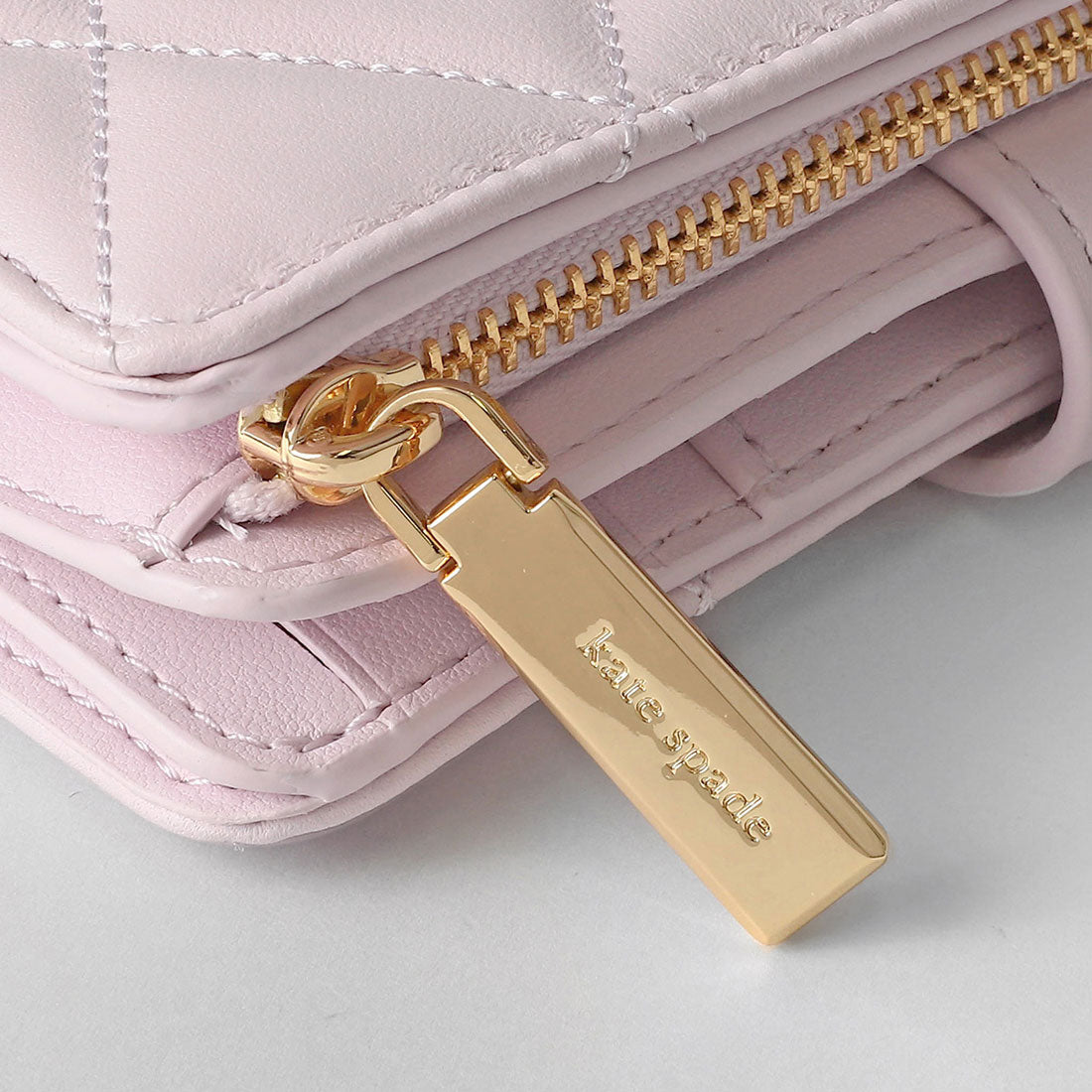 ケイトスペードニューヨーク kate spade new york 2つ折り財布 キャリー ミディアム コンパクトバイフォールド ウォレット KG424 501 PALE AMETH （ペールアメジスト） ペールアメジスト