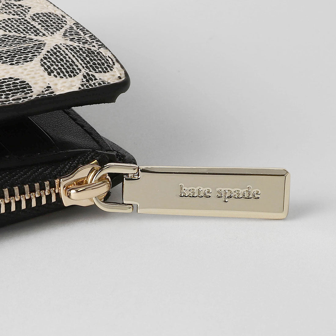 ケイトスペードニューヨーク kate spade new york 2つ折り財布 スペード フラワー スモールL ジップウォレット KK894 001 BLACK MULTI （ブラックマルチ） ブラックマルチ