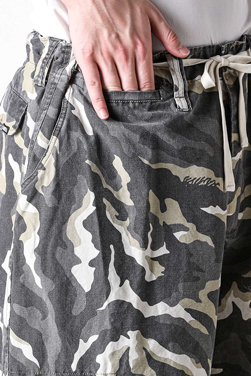 カミヤ KAMIYA Camouflage Wash Cargo Bermuda Pants （BEIGE） BEIGE
