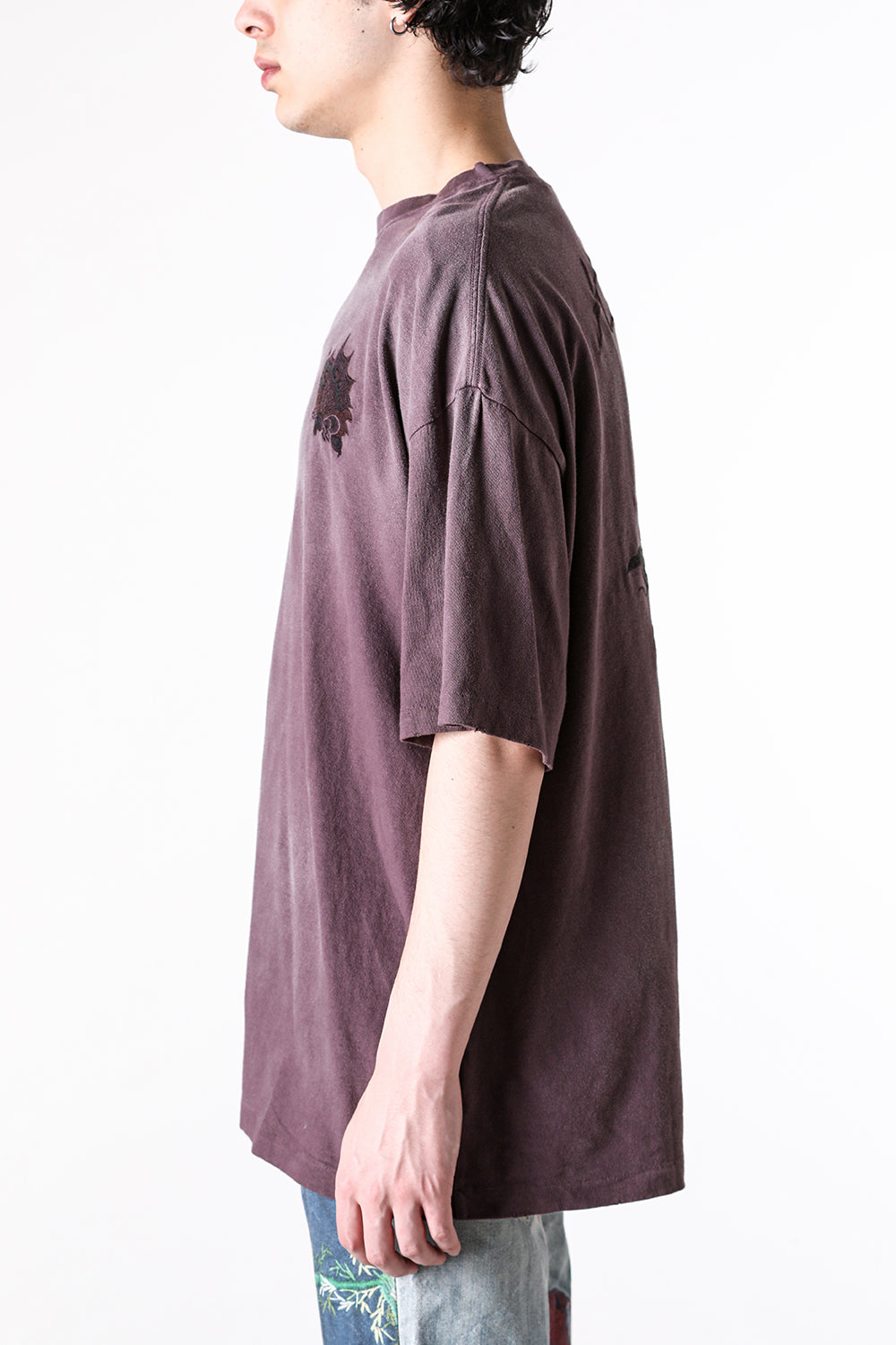 カミヤ KAMIYA “AGEHA” Embroidery Distressed Tee （BROWN） BROWN