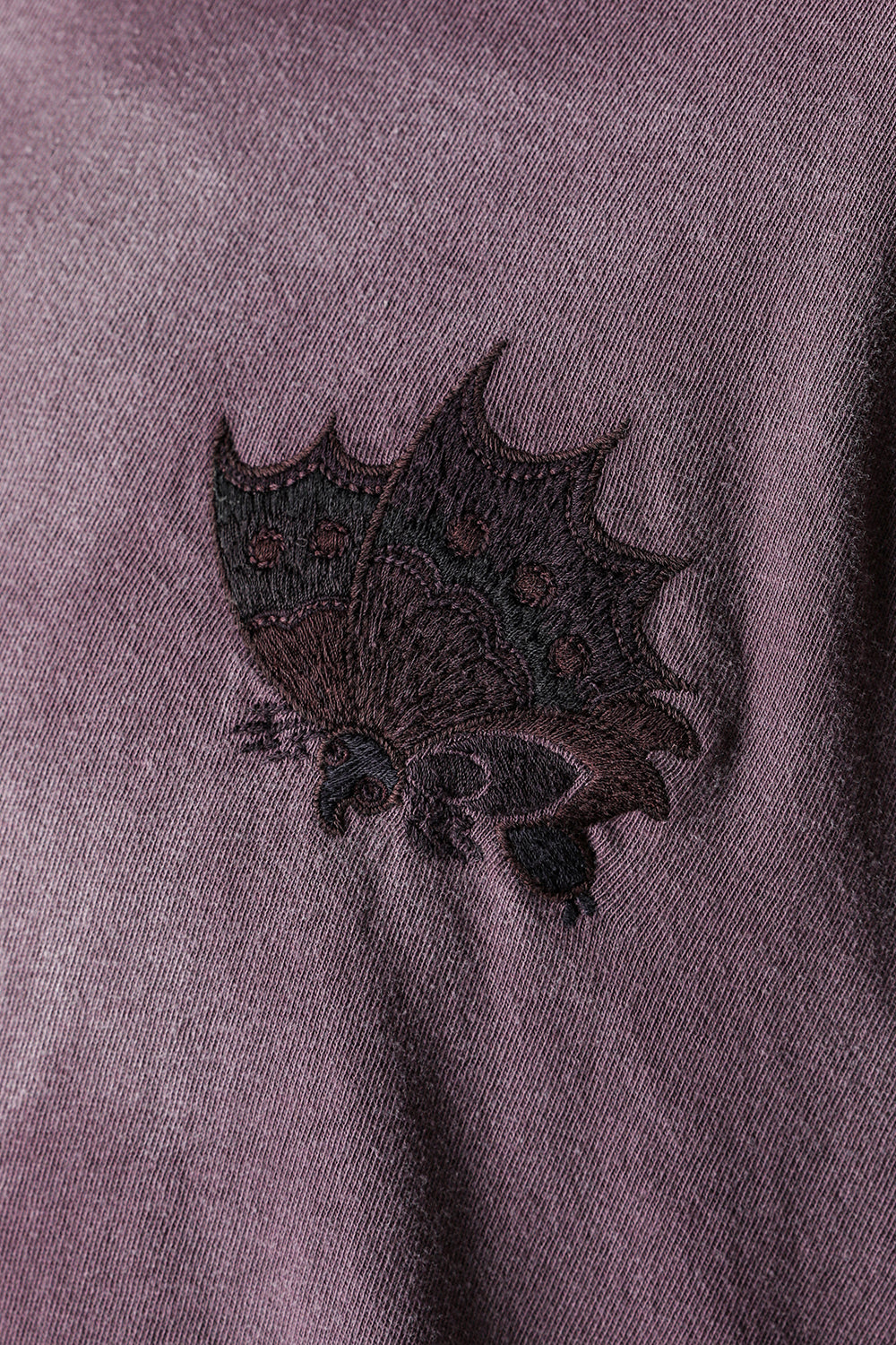 カミヤ KAMIYA “AGEHA” Embroidery Distressed Tee （BROWN） BROWN