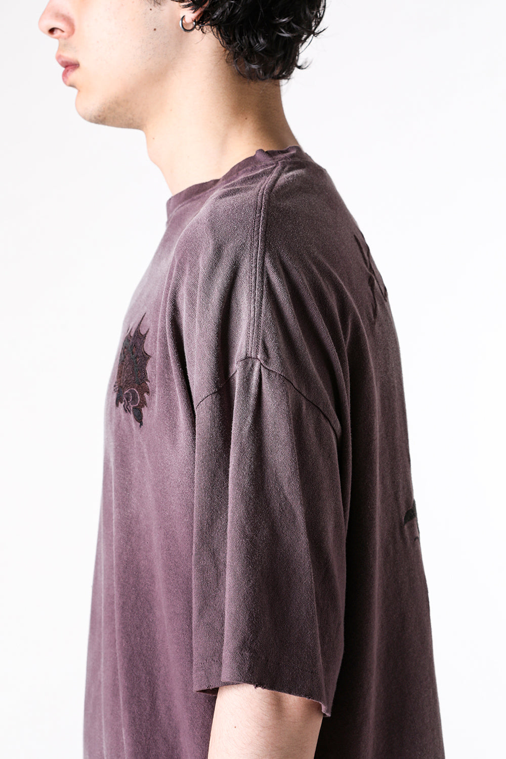 カミヤ KAMIYA “AGEHA” Embroidery Distressed Tee （BROWN） BROWN