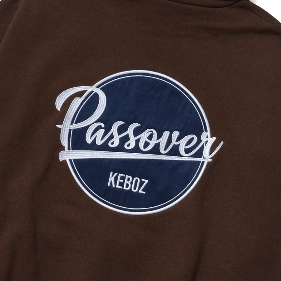 ケボズ 【EXCLUSIVE】 KEBOZ x PASSOVER BB LOGO SWEAT HOODIE BROWN （PO BROWN） PO BROWN
