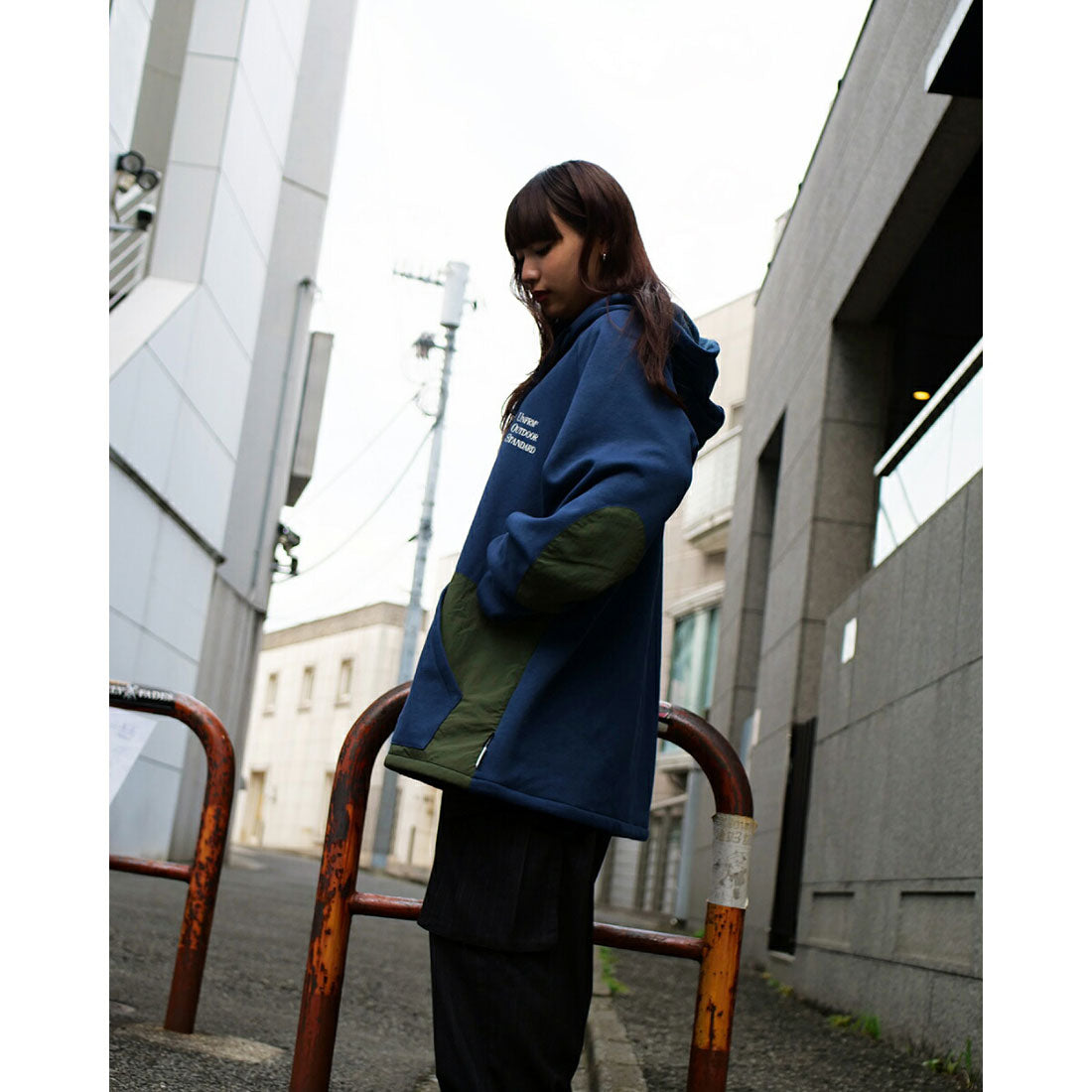 キネティクス Kinetics UNFRM OUTDOOR STANDARD UNFRM x Kinetics REVERSE FLEECE EMBROIDERY PULLOVER PARKER（ユニフォーム×キネティクス リバース （NAVY） NAVY