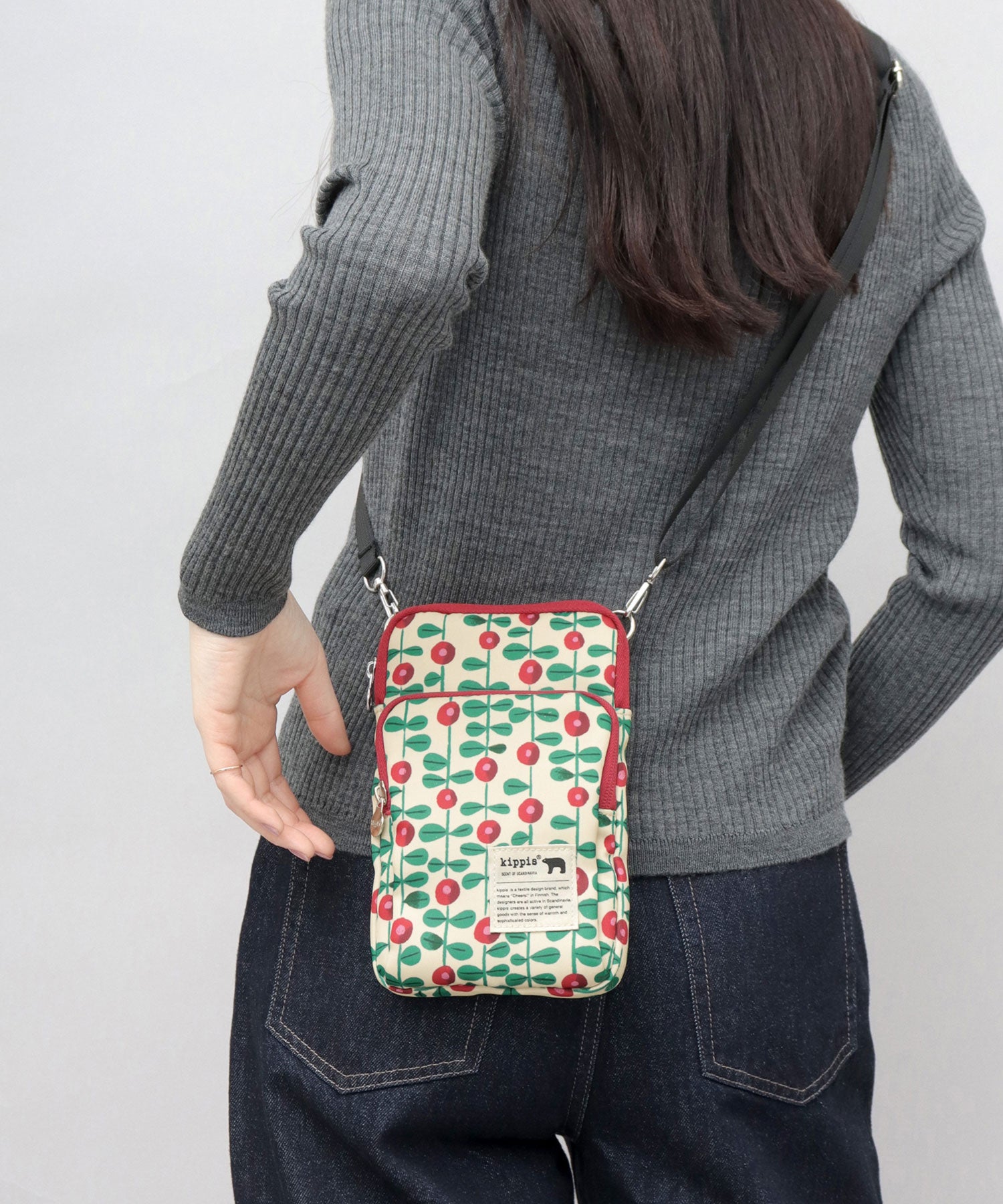 キッピス kippis 北欧系 総柄 撥水ポリエステル スマホ ミニショルダーバッグ （アイボリー(lingon)） アイボリー(lingon)