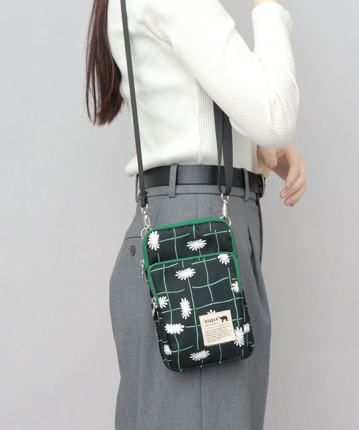 キッピス kippis 北欧系 総柄 撥水ポリエステル スマホ ミニショルダーバッグ （ブラック(saleikko)） ブラック(saleikko)