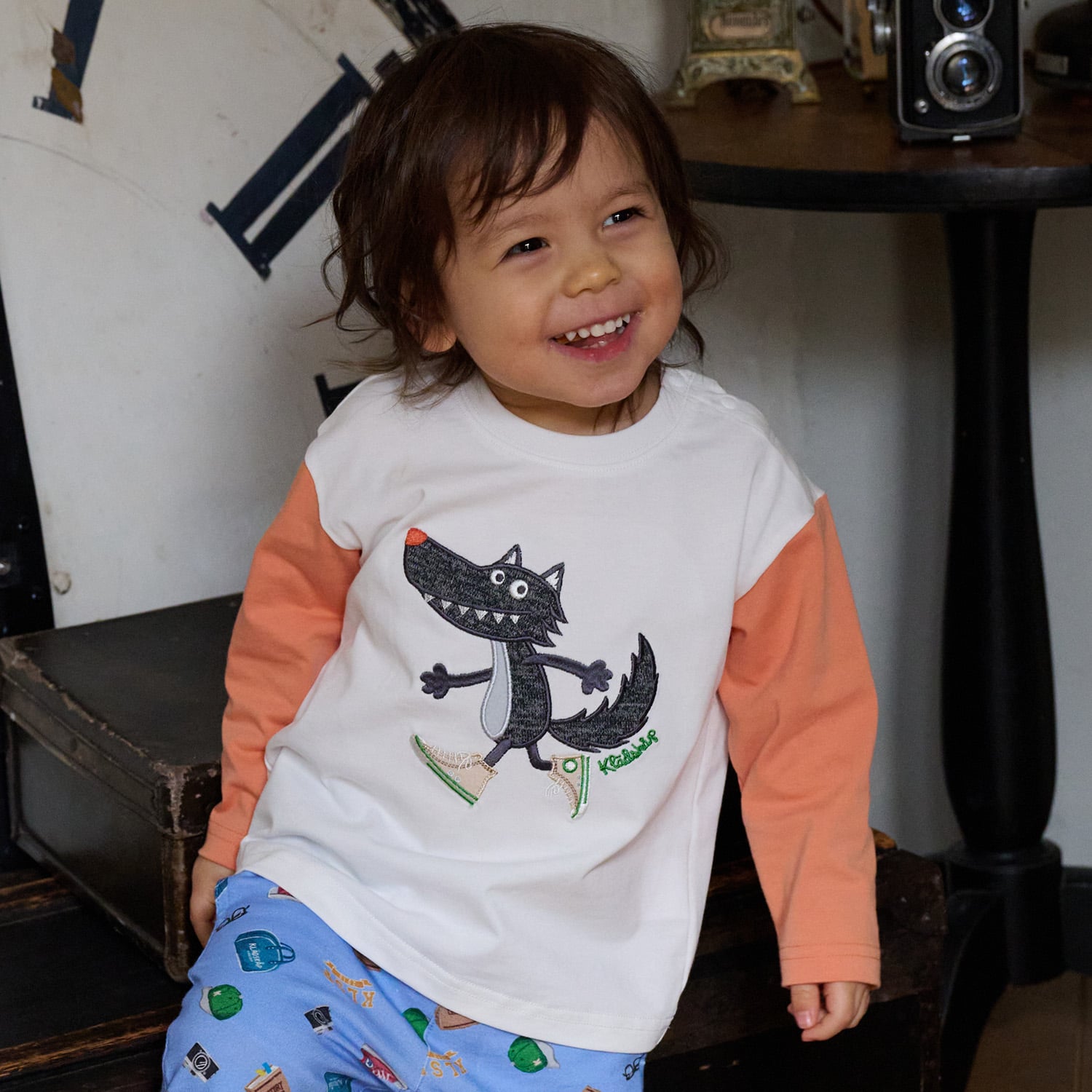 クレードスコープ kladskap スニーカーオオカミ長袖Tシャツ （オフ ホワイト） オフ ホワイト