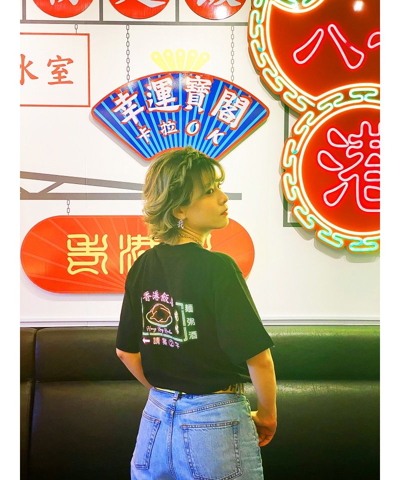 At On 50 MYUUA T/Hong Kong Neon Bag Print Unisex