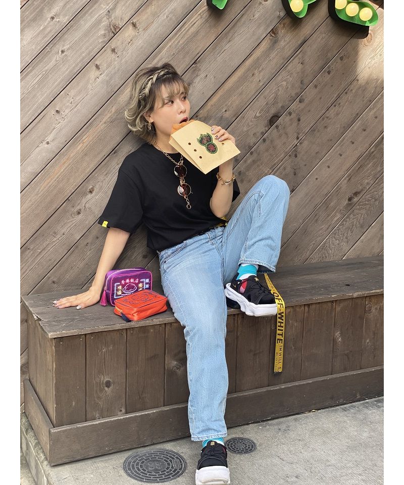 At On 50 MYUUA T/Hong Kong Neon Bag Print Unisex