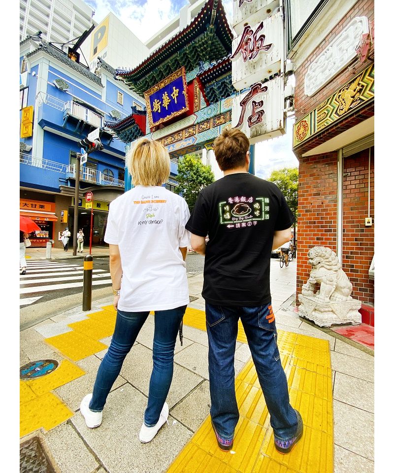 At On 50 MYUUA T/Hong Kong Neon Bag Print Unisex